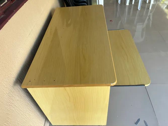 Vendo mesa/escrivaninha para escritório ou computador