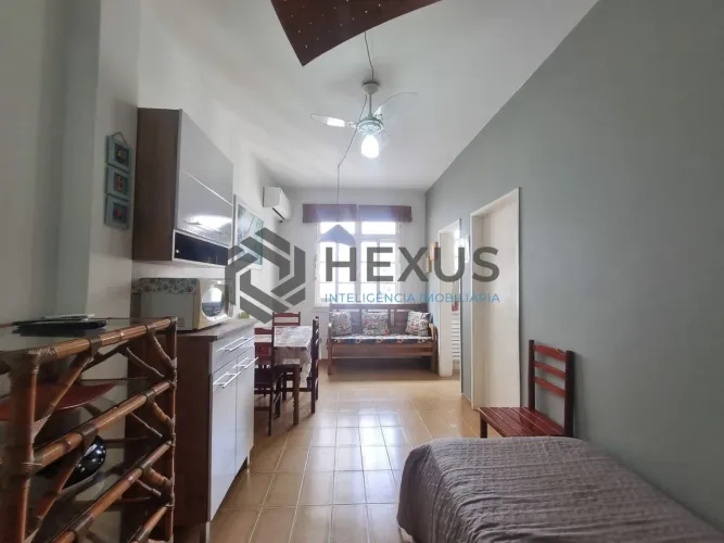 Apartamento reformado e mobiliado a uma quadra da Praia das Pitangueiras, Guaruja