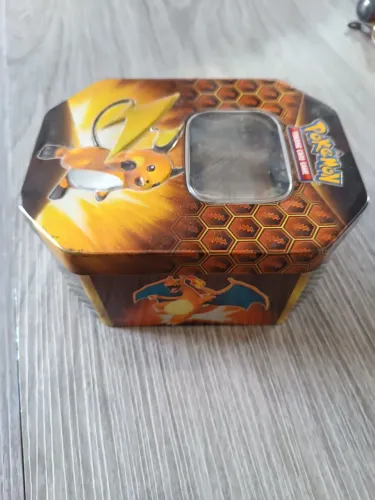 Cards pokémon surpresa 45cards, e 33 energias e a caixa da pokémon original para guardar!