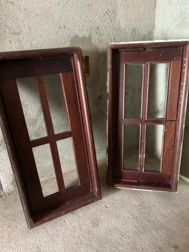 JANELA JATOBA COM VIDRO 