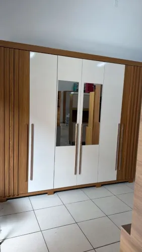 Guarda-Roupa Casal Grande 6 Portas e 4 Gavetas