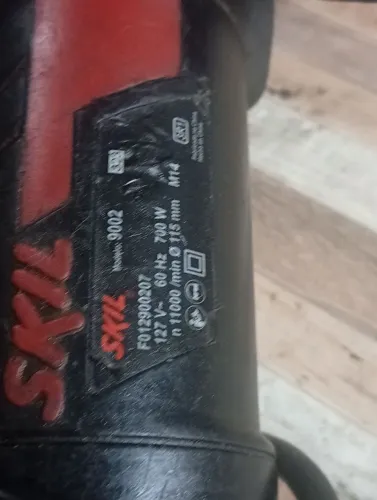 Vendo lixadeira voltagem 127 marca eskil. Em boas condições. Pra uso.