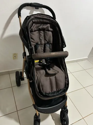 Carrinho de bebê + bebê conforto