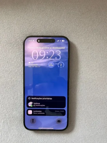 iPhone 15 pro 256 gb.