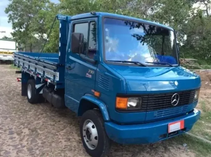 mb 710 carroceria