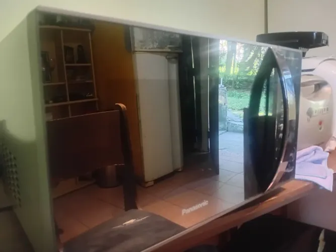 Micro-ondas Panasonic 27L Prata Espelhado - Menos de 1 ano de uso