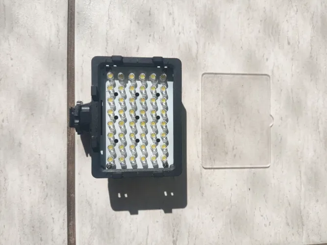 iluminador de LED para câmera ou filmadora, modelo CN-48H