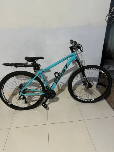 Bicicleta aro 29 SEMI NOVA completa