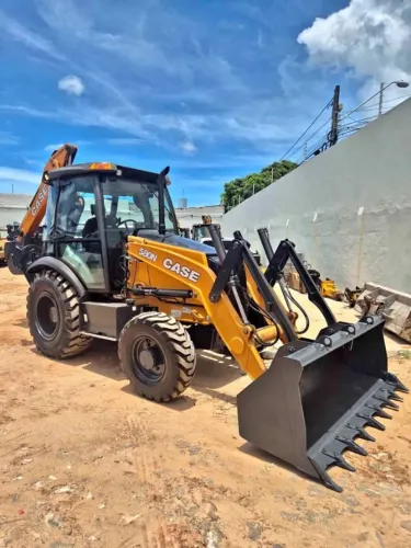 Retroescavadeira CASE 580N 4x4 Cabinada ano 2022