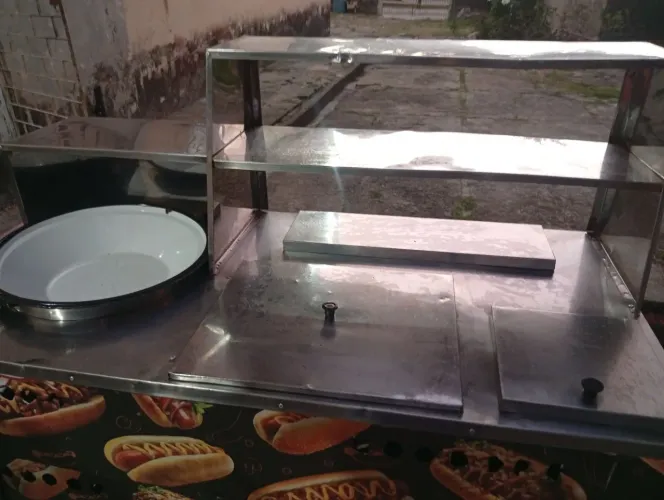 Carinho de lanche de cachorro quente , hambúrguer e de batata frita completo