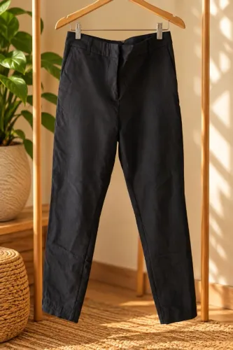 Calça preta Hering alfaiataria. Tecido elástico. Tamanho 40 (veste 38 e 40)