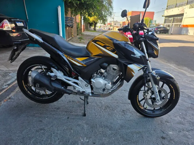 Linda CB250 twister abs dianteira e traseira 