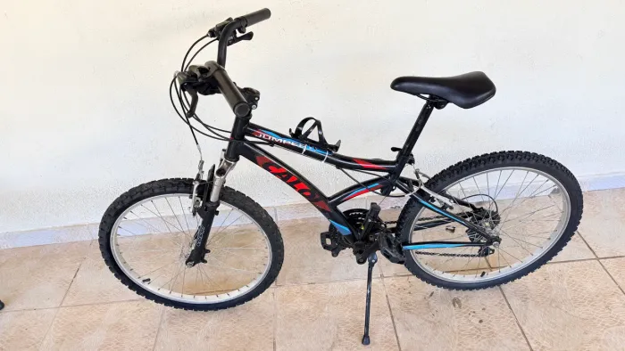 Bicicleta Caloi Aro 24 c/ Câmbio Shimano e Suspensão