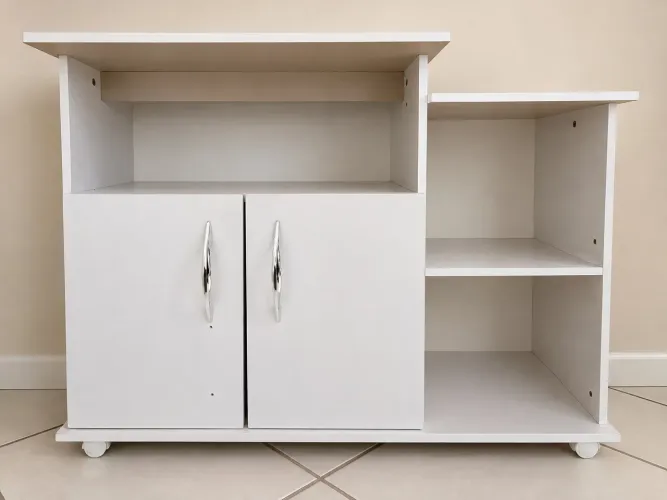 Armário Multiuso Branco com Portas e Prateleiras