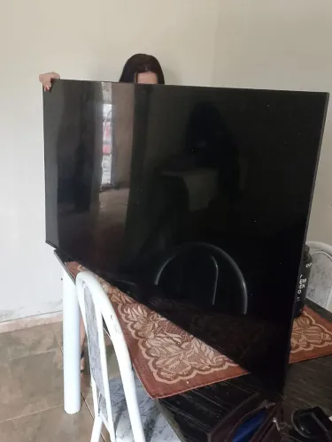  vendo uma TV TCL 55 polegadas ideal  pra retirada de peças  valor  500 