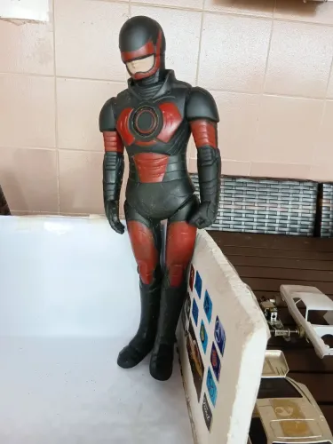 Boneco antigo robocop grande