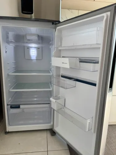 Geladeira eletrolux semi nova