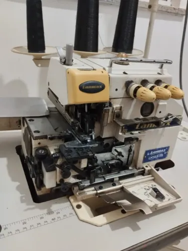 Máquina de Costura Overlock Lamax
