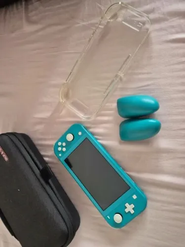 Nintendo Switch Lite + Case