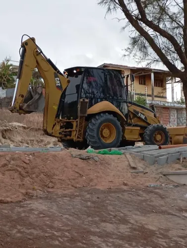 Vendo ou troco Retroescavadeira 2012 Caterpillar 4x4
