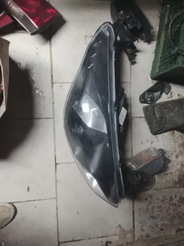 Farol Ford Ka 2016 máscara negra L d