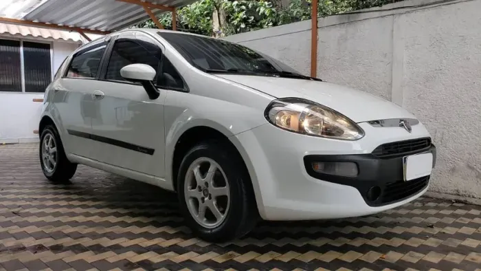 Fiat Punto Attractive 1.4 Fire Flex 8V 5P 2013