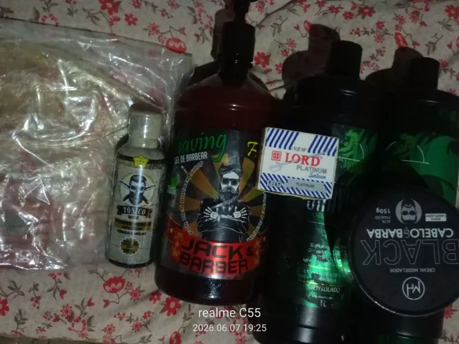 3 gel de barbear, 1 caixa com 100 lâminas, 1 touca reflexiva, creme modelador, 1 tônico ca