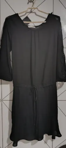 Vestido preto com amarração