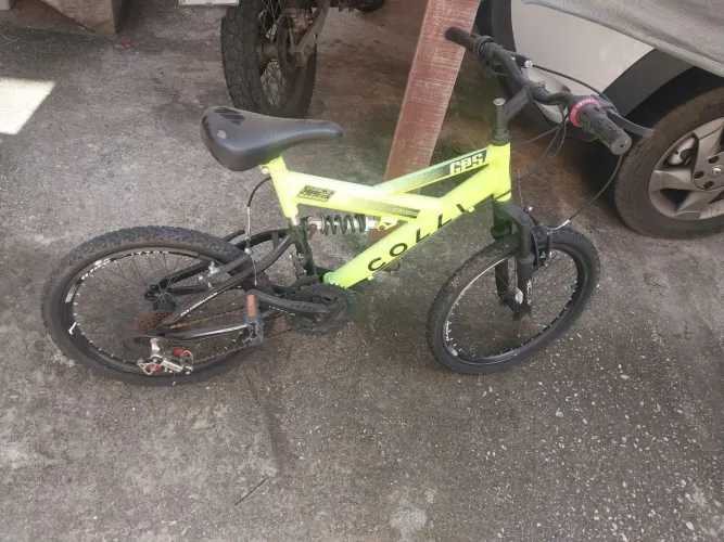 Vendo uma bicicleta 18 marchas marca Colli semi nova