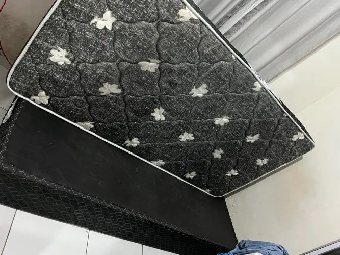 Vendo cama box solteirão