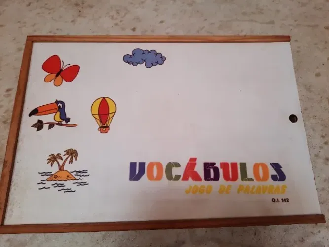 Jogo de Palavras de Tabuleiro Educativo