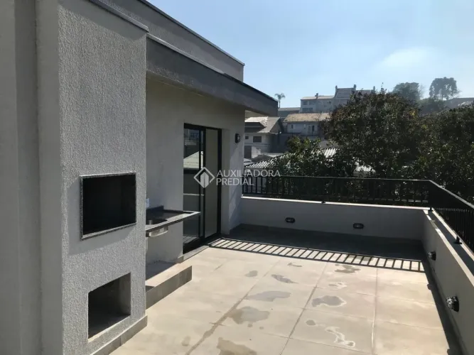 Sobrado Alto Padrão no Guabirotuba com Terraço Gourmet e Infra para Jacuzzi