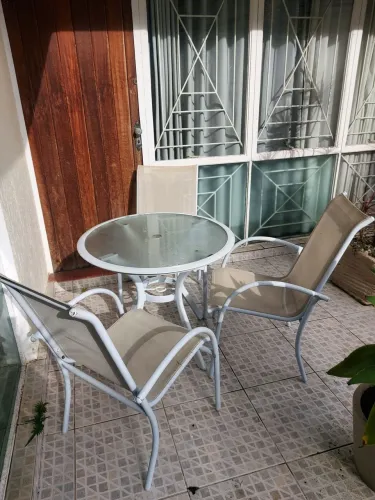 Conjunto de Mesa de Vidro Redonda com 3 Cadeiras (Varanda/Jardim)