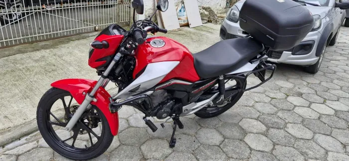 Linda titan 160, ano 2022 com apenas 31.000 km rodados. Moto impecável  a toda prova.