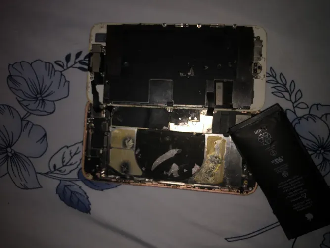 Vende-se carcaça de iPhone 8 Sem marcas de uso ! Novinho!!!