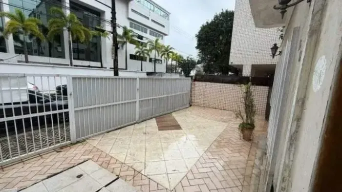 Sobrado Comercial e Residencial com 5 Dormitórios e 3 Suítes na Ponta da Praia Santos