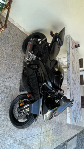 Vende se Yamaha R6 com 23 mil km moto está bem cuidada , manutenção em dias