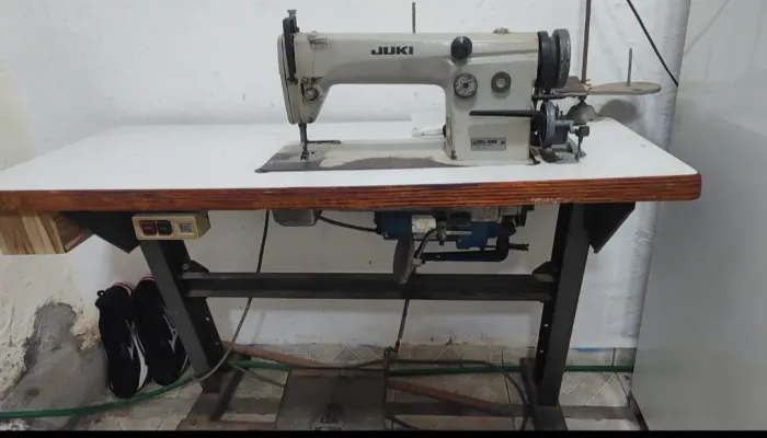 Máquina de custura industrial reta