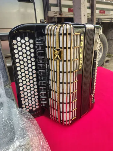 Acordeon HOHNER cromática C e Grif