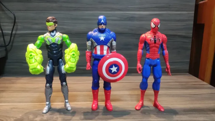 SUPER-HERÓIS - BRINQUEDOS USADOS