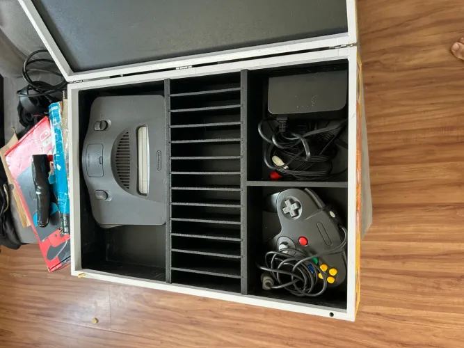 Nintendo 64 - caixa de madeira