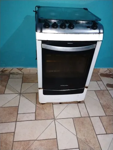 Vendo fogão Eletrolux funcionando perfeitamente inclusive o forno