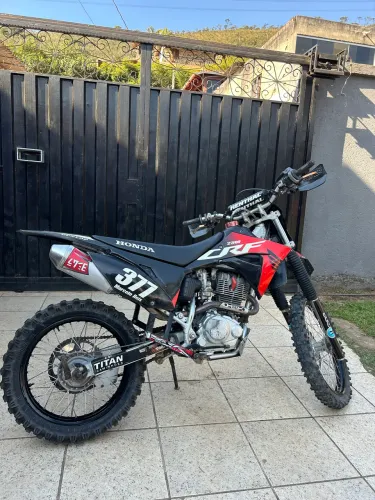 Honda CRF 230F 2017 - Muito Conservada | Pronta para Trilha