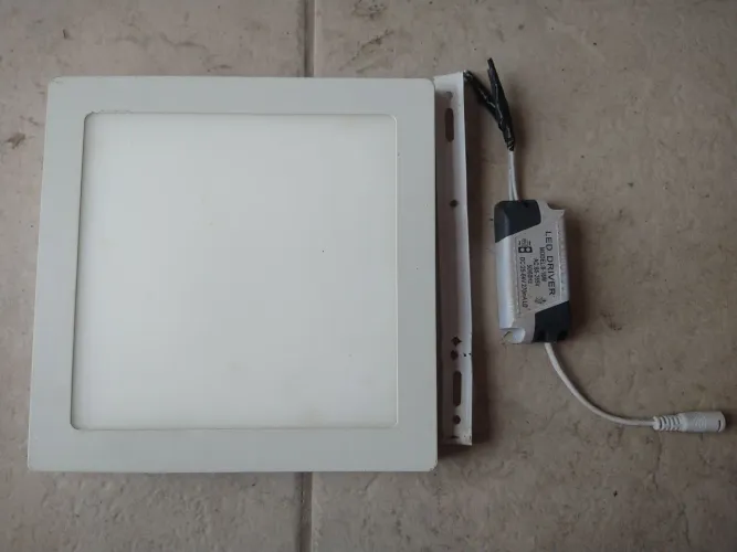 Luminária led com defeito - favor ler anúncio