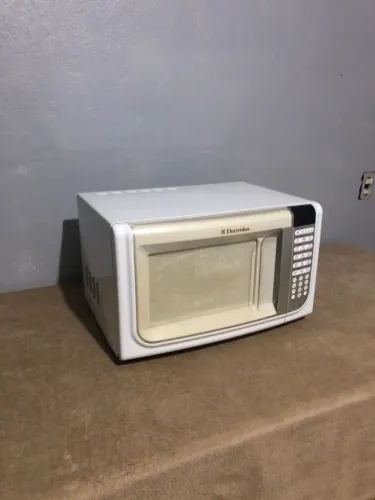 Microondas 34 litros branco - bem conservado 