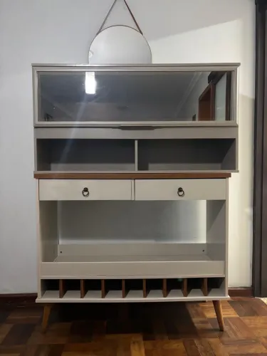 2 armários : sendo um Aparador de sala e armário multiuso aéreo