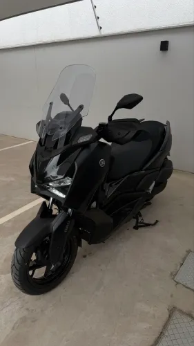 Xmax 300 Connected