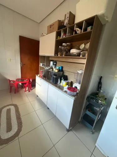 Guarda louça, bem conservado.