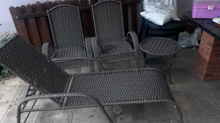 Kit 2 CADEIRAS, 1 Espreguiçadeira E 1 MESINHA P/ PISCINA Cor Marrom