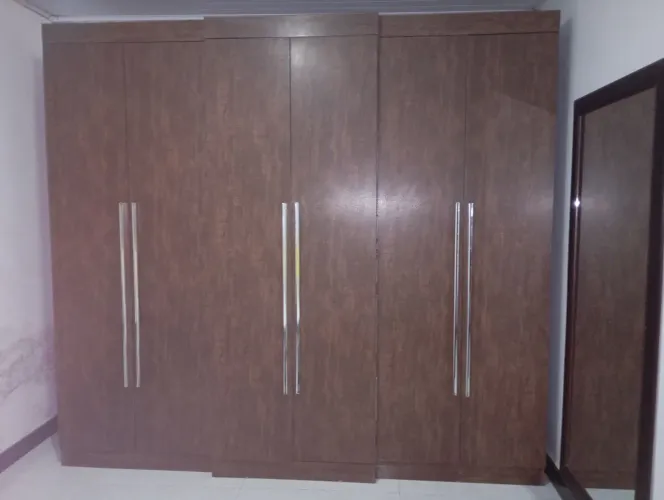 Guarda roupa casal conservado e espaçoso